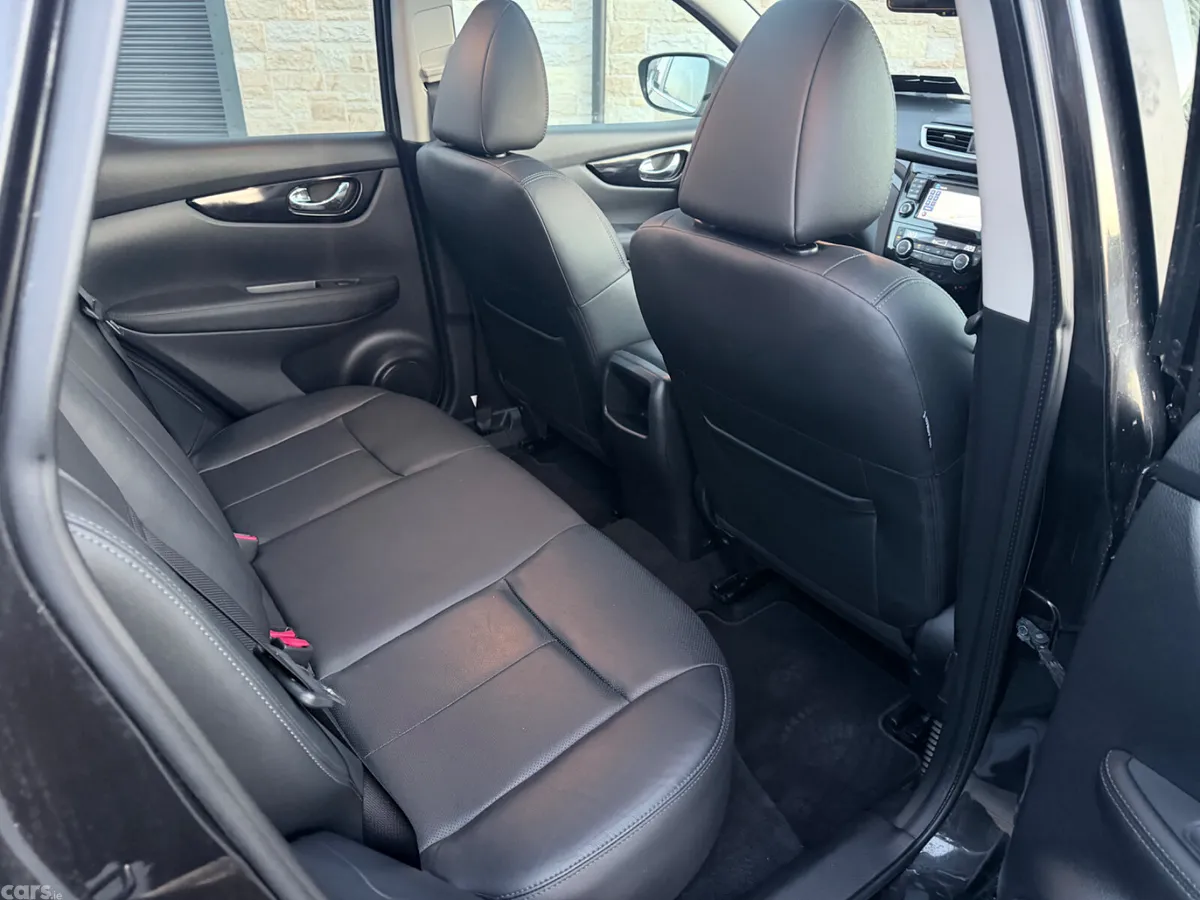Nissan Qashqai Hatchback, Diesel, 2016, Black