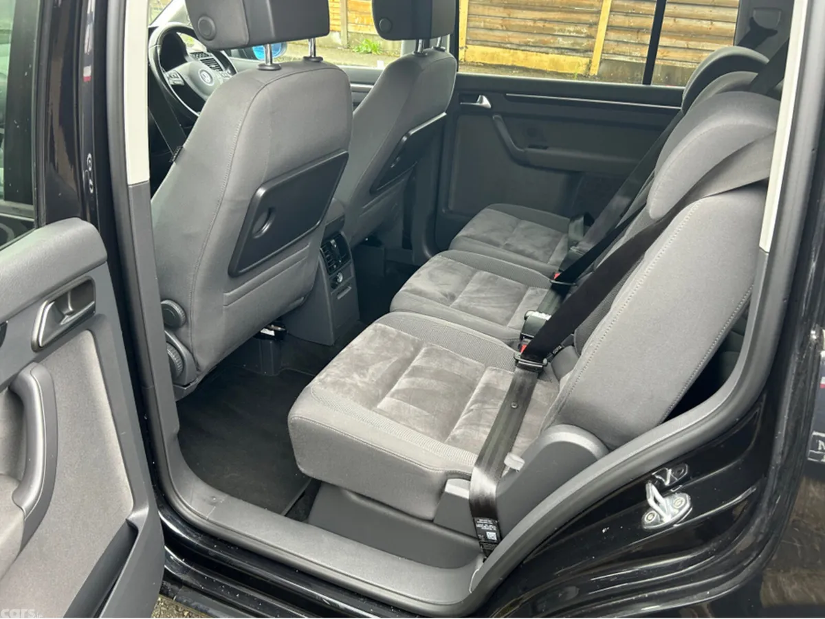 Volkswagen Touran MPV, Petrol, 2013, Black