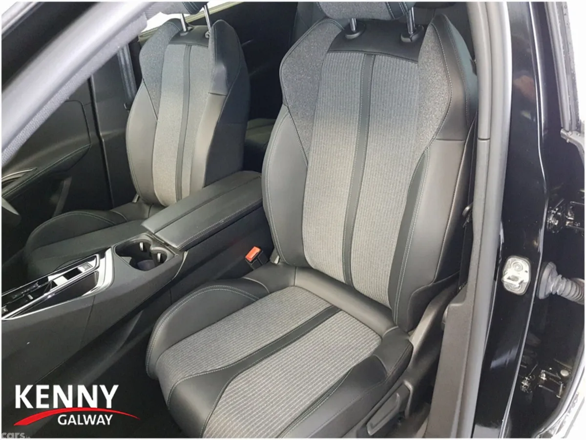 Peugeot 5008 MPV, Diesel, 2024, Black