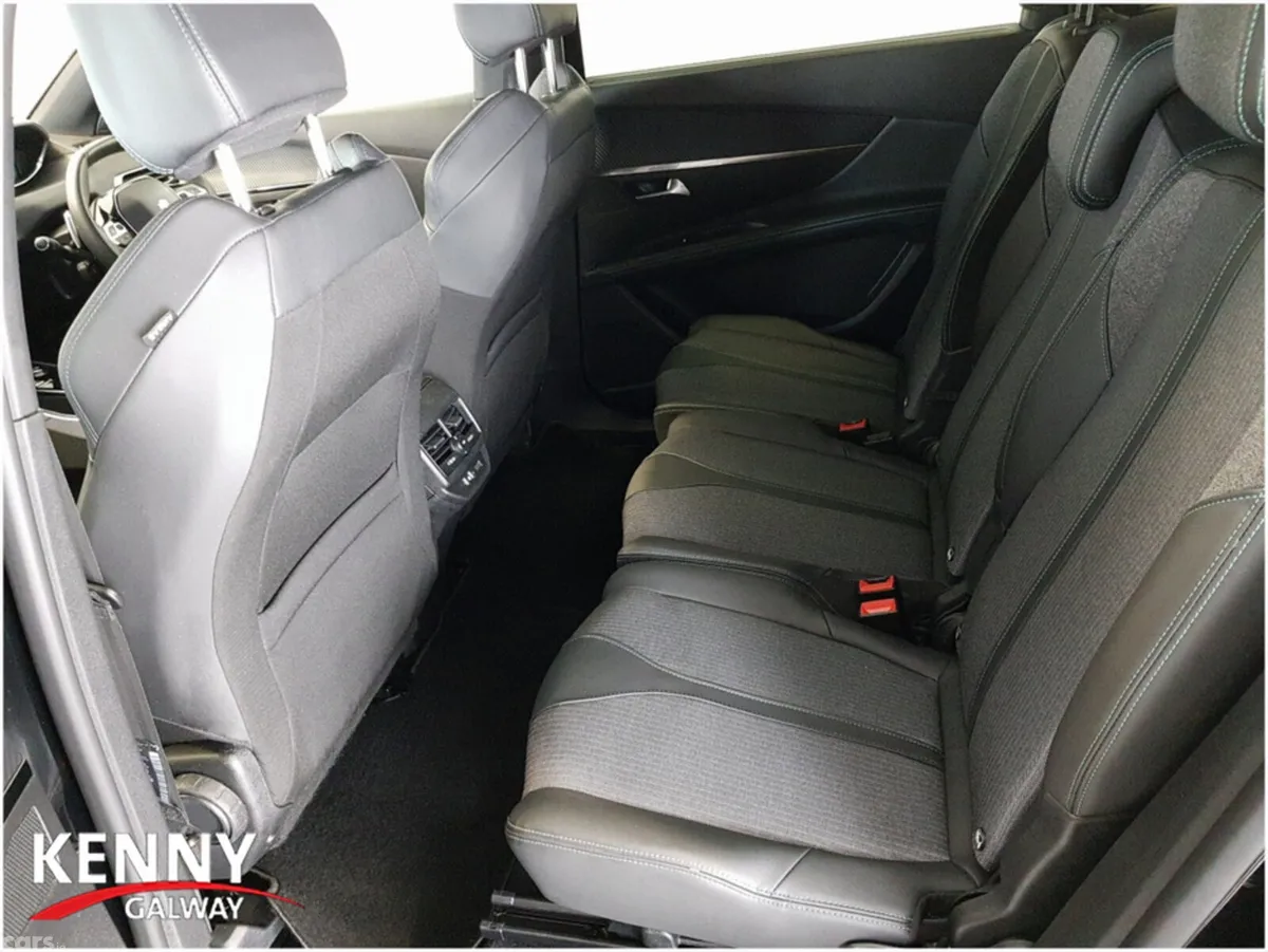Peugeot 5008 MPV, Diesel, 2024, Black