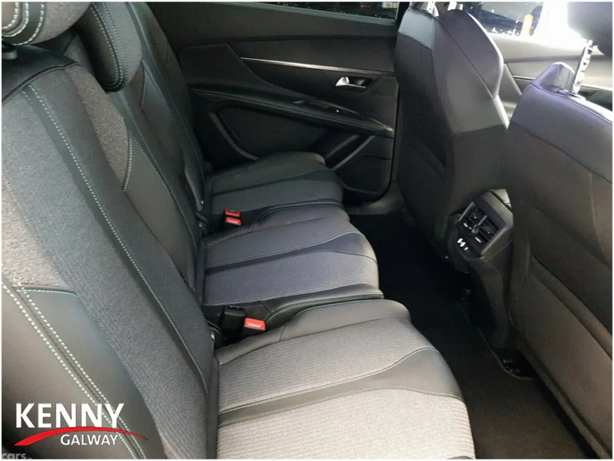 Peugeot 5008 MPV, Diesel, 2024, Black