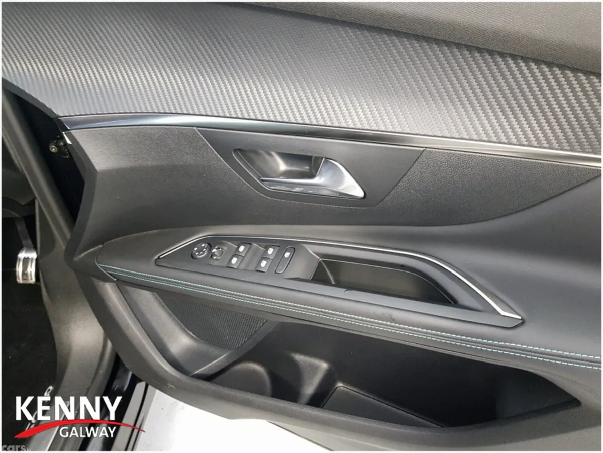 Peugeot 5008 MPV, Diesel, 2024, Black