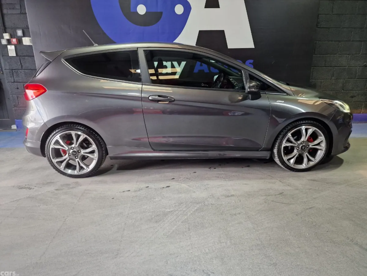 Ford Fiesta Hatchback, Petrol, 2018, Grey