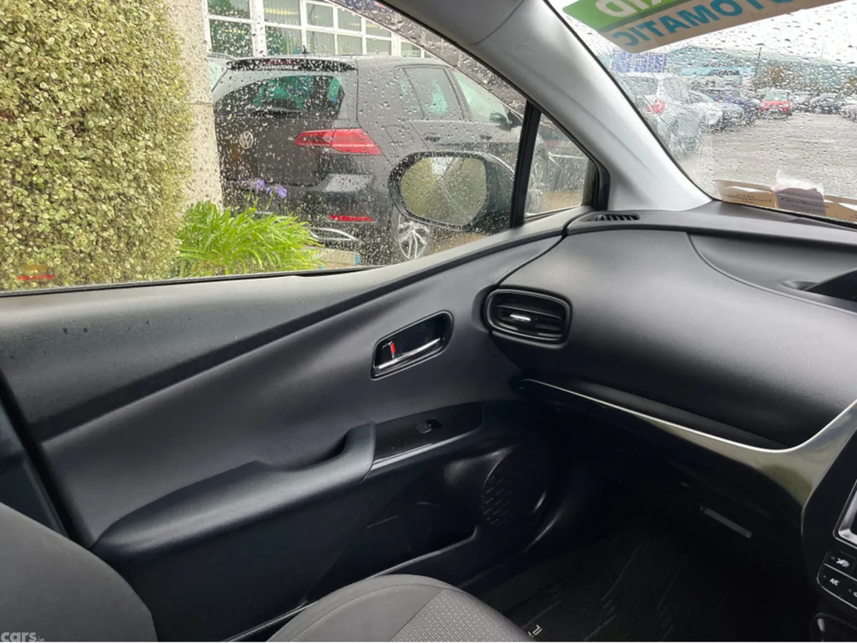 Toyota Prius Saloon, Petrol Hybrid, 2021, Black