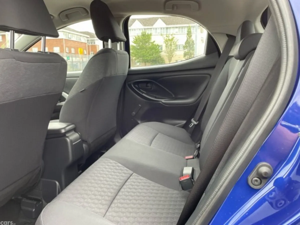 Toyota Yaris Hatchback, Petrol Hybrid, 2022, Blue