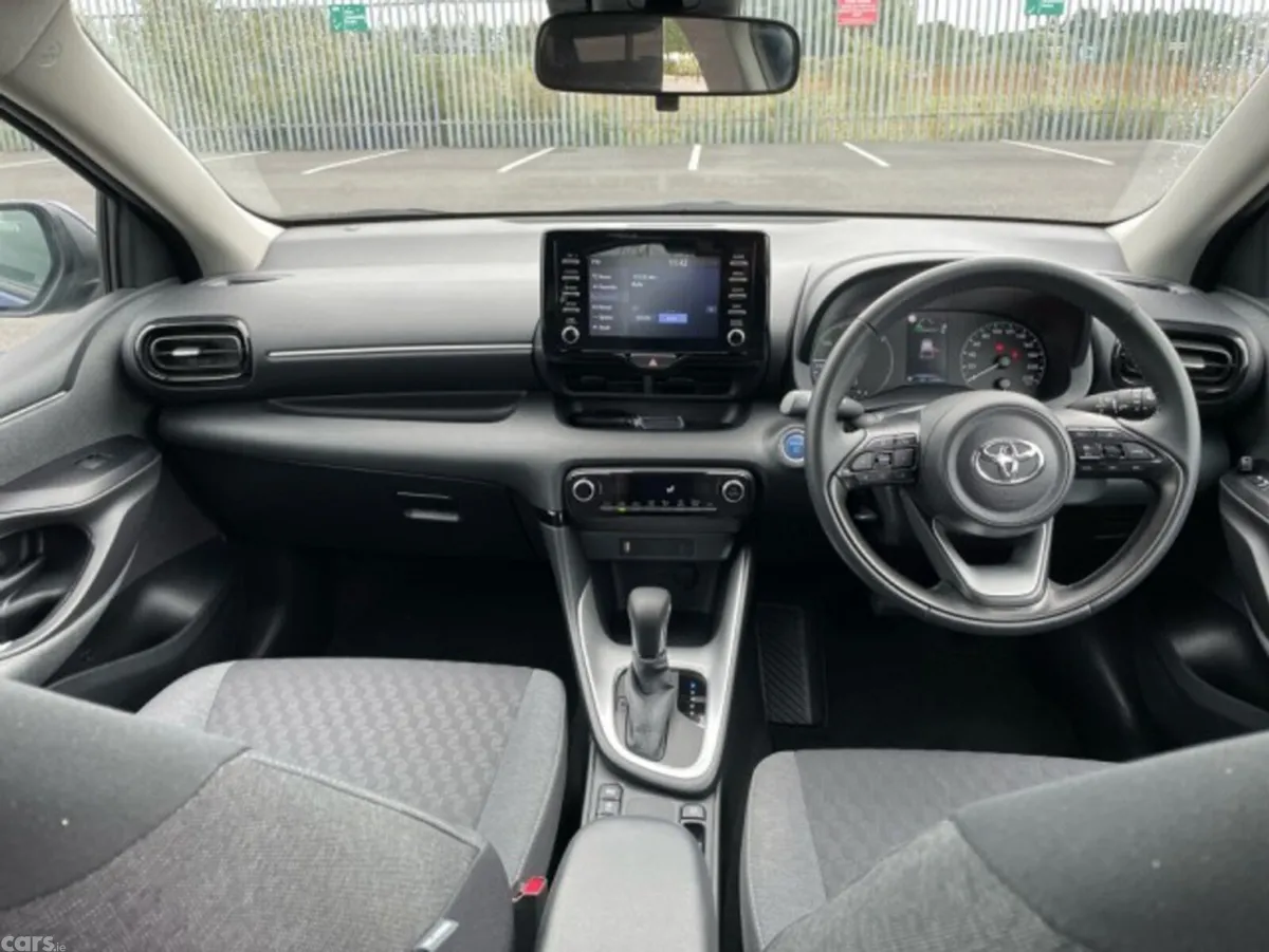 Toyota Yaris Hatchback, Petrol Hybrid, 2022, Blue