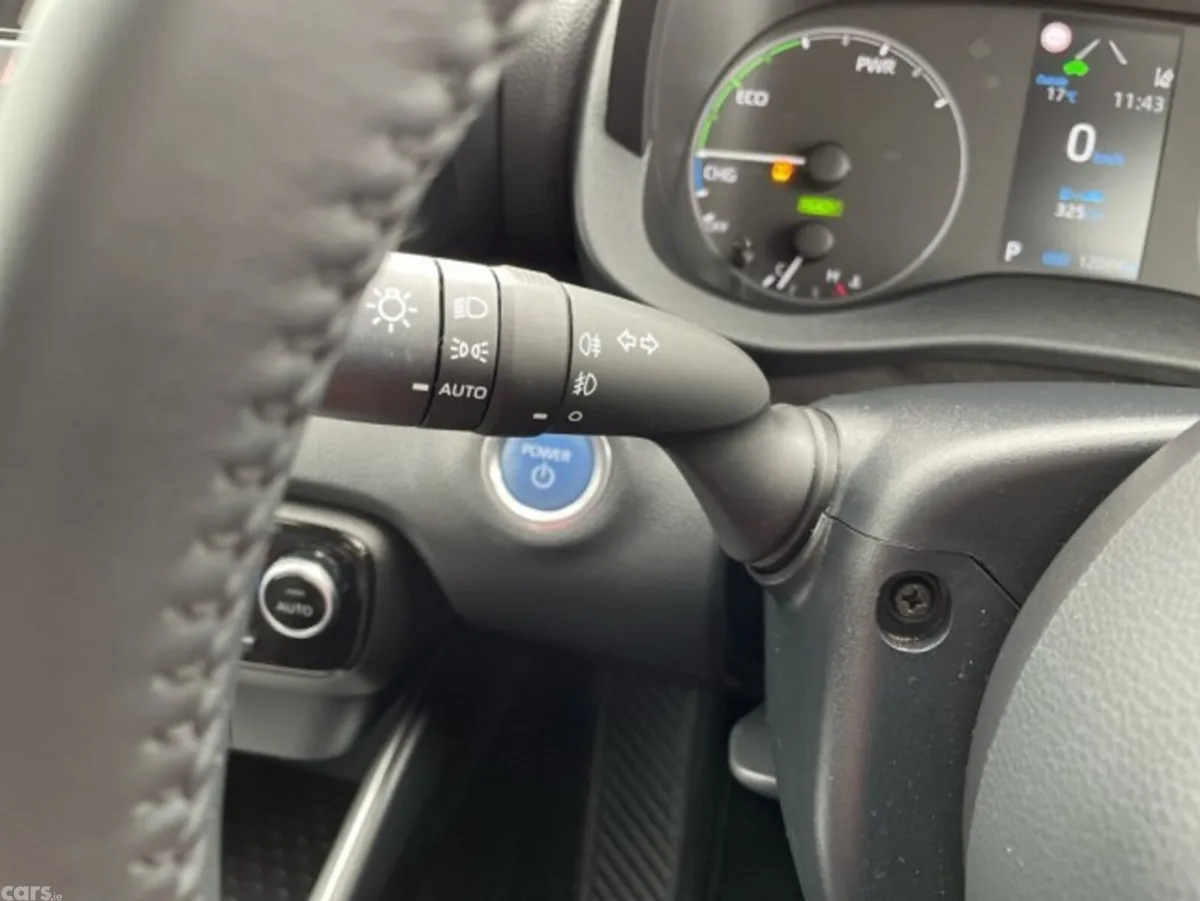 Toyota Yaris Hatchback, Petrol Hybrid, 2022, Blue