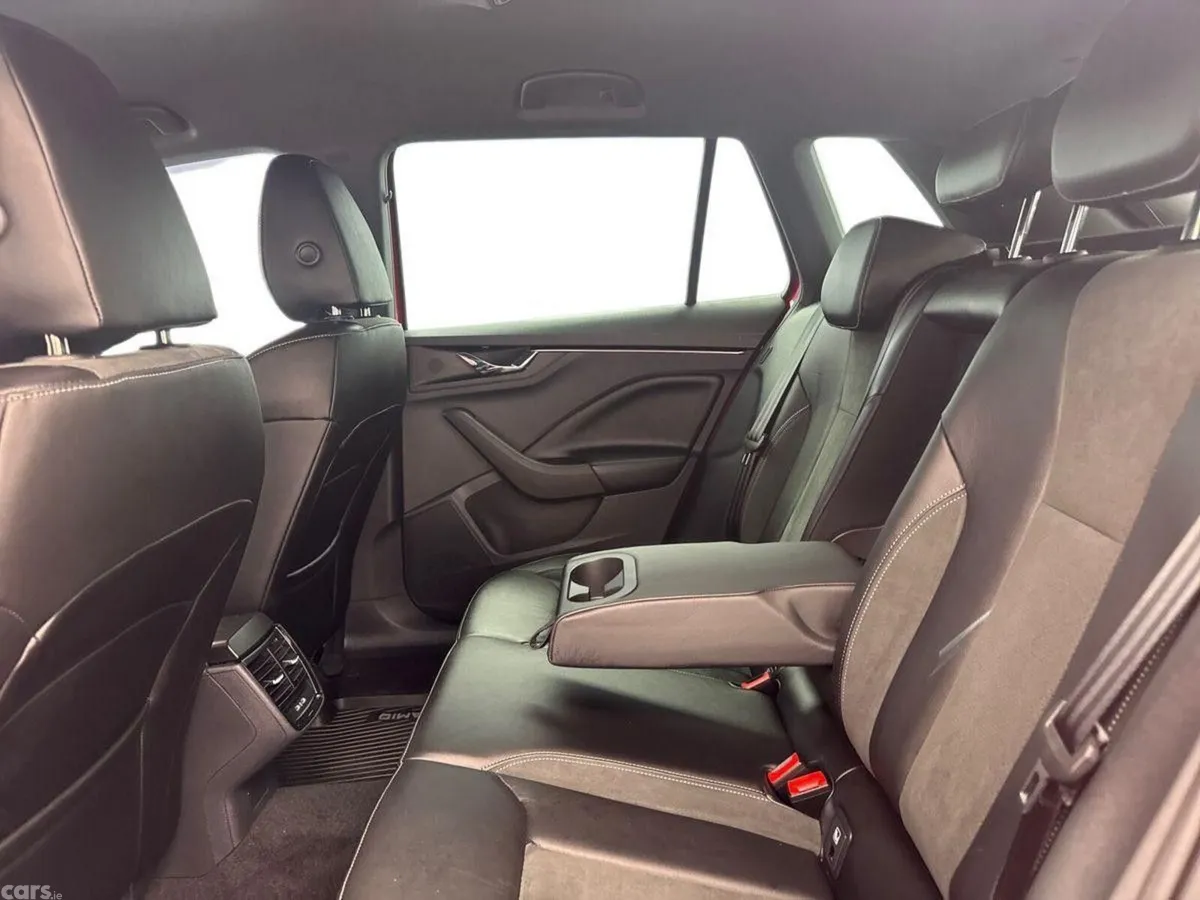 Skoda Kamiq Hatchback, Petrol, 2023, Red