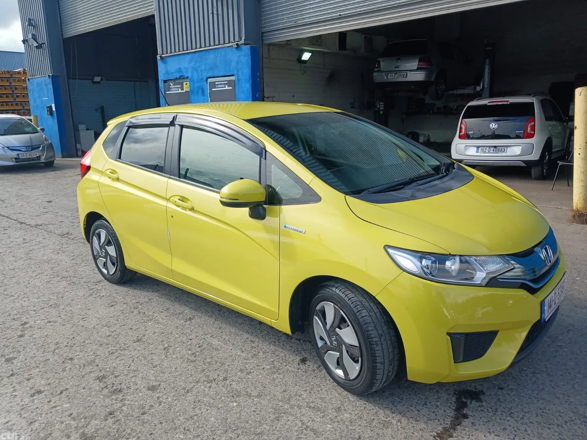 Honda Fit Hatchback, Petrol Hybrid, 2014, Yellow