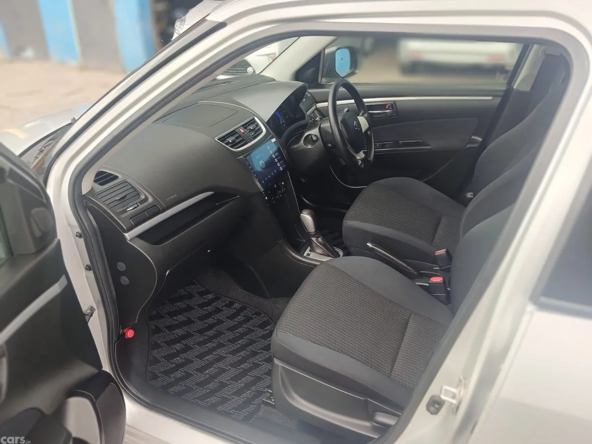 Suzuki Swift Hatchback, Petrol, 2013, Silver