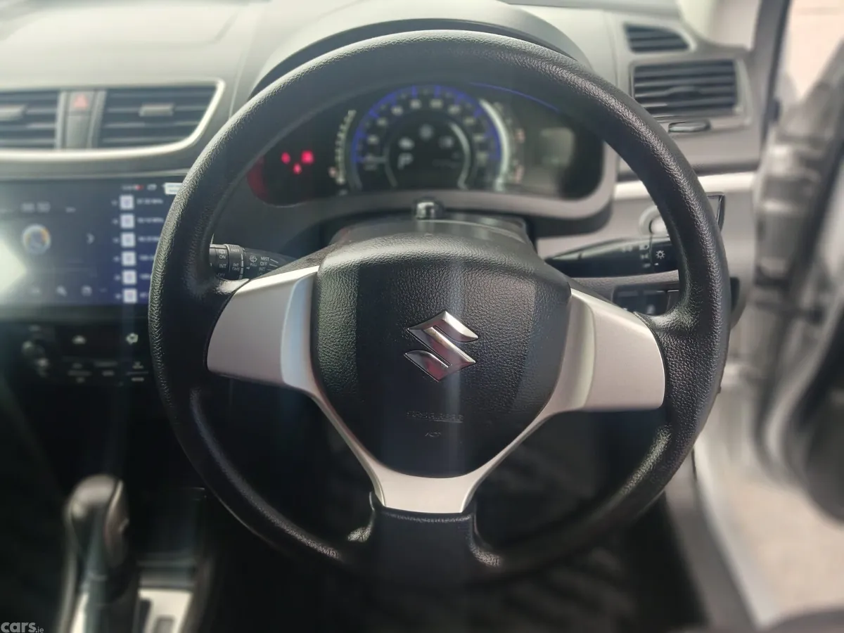 Suzuki Swift Hatchback, Petrol, 2013, Silver