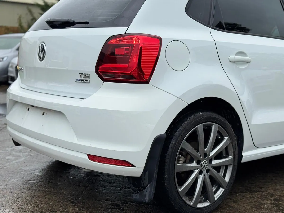 Volkswagen Polo Hatchback, Petrol, 2015, White