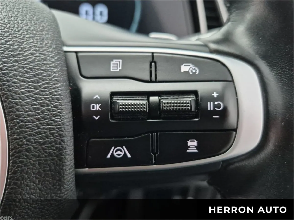 Kia Sportage SUV, Petrol Hybrid, 2023, White