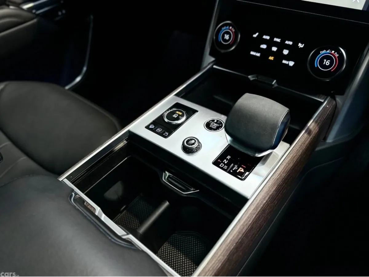 Land Rover Range Rover SUV, Petrol Plug-in Hybrid, 2023, Black