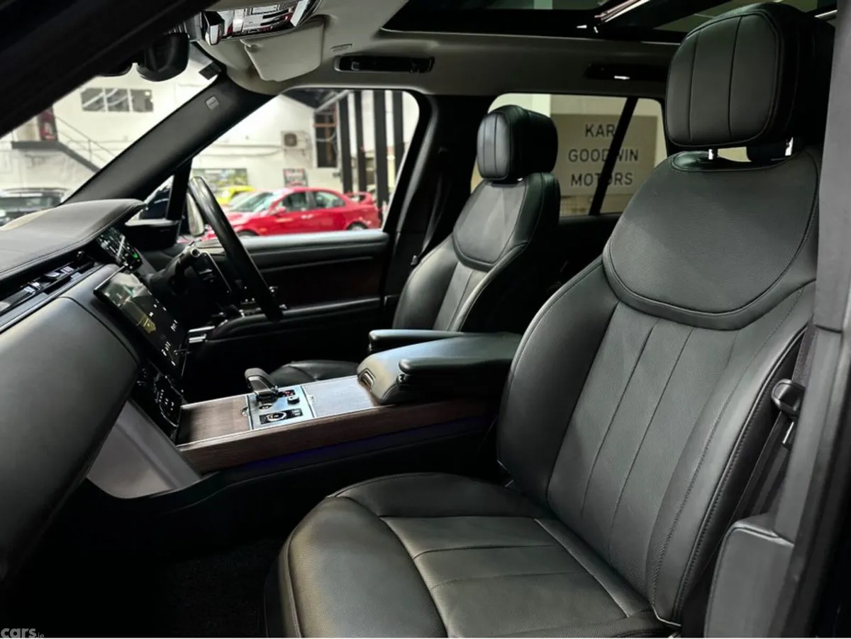Land Rover Range Rover SUV, Petrol Plug-in Hybrid, 2023, Black