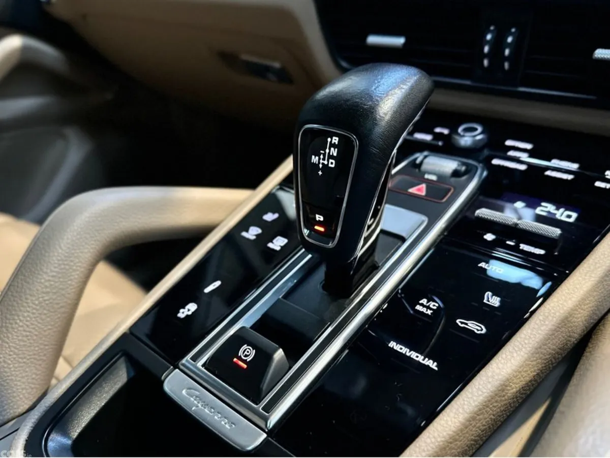 Porsche Cayenne SUV, Petrol Plug-in Hybrid, 2022, Blue