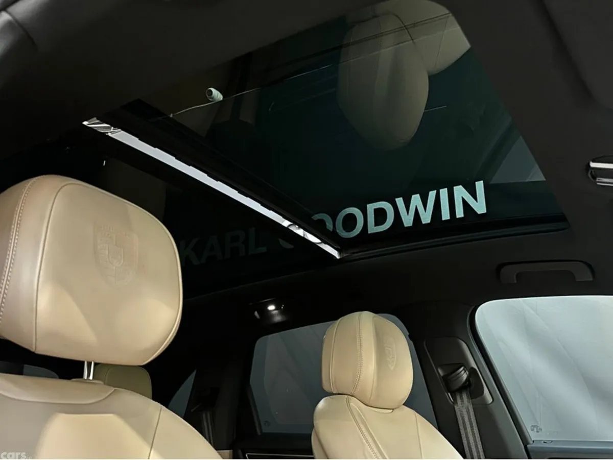 Porsche Cayenne SUV, Petrol Plug-in Hybrid, 2022, Blue