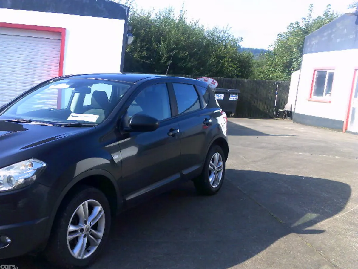 Nissan Qashqai Hatchback, Diesel, 2011, Black