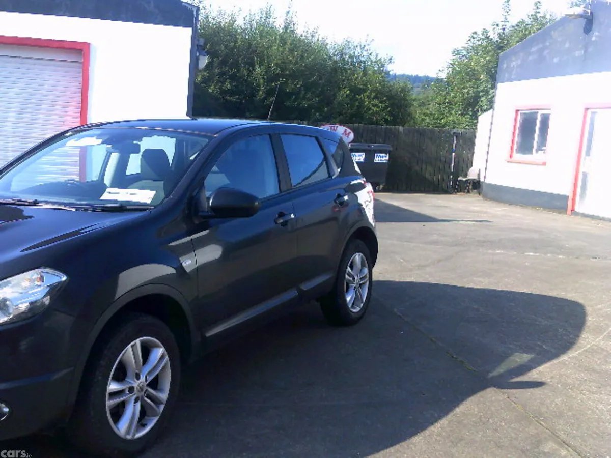 Nissan Qashqai Hatchback, Diesel, 2011, Black