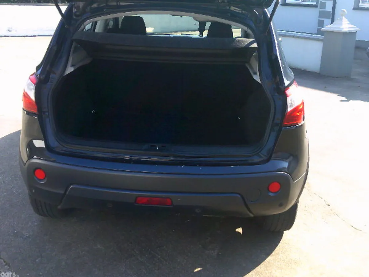 Nissan Qashqai Hatchback, Diesel, 2011, Black