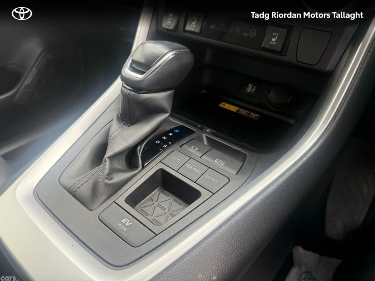 Toyota RAV4 SUV, Petrol Hybrid, 2024, White