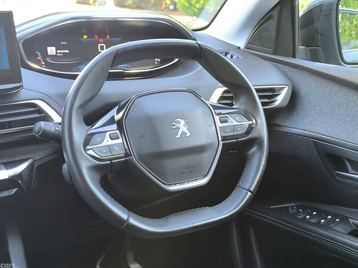 Peugeot 5008 MPV, Diesel, 2022, Black