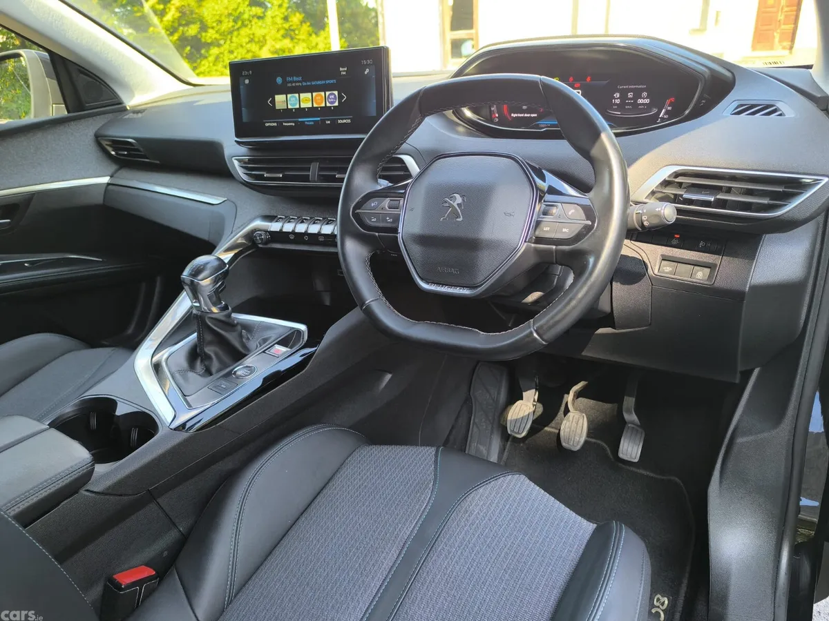 Peugeot 5008 MPV, Diesel, 2022, Black