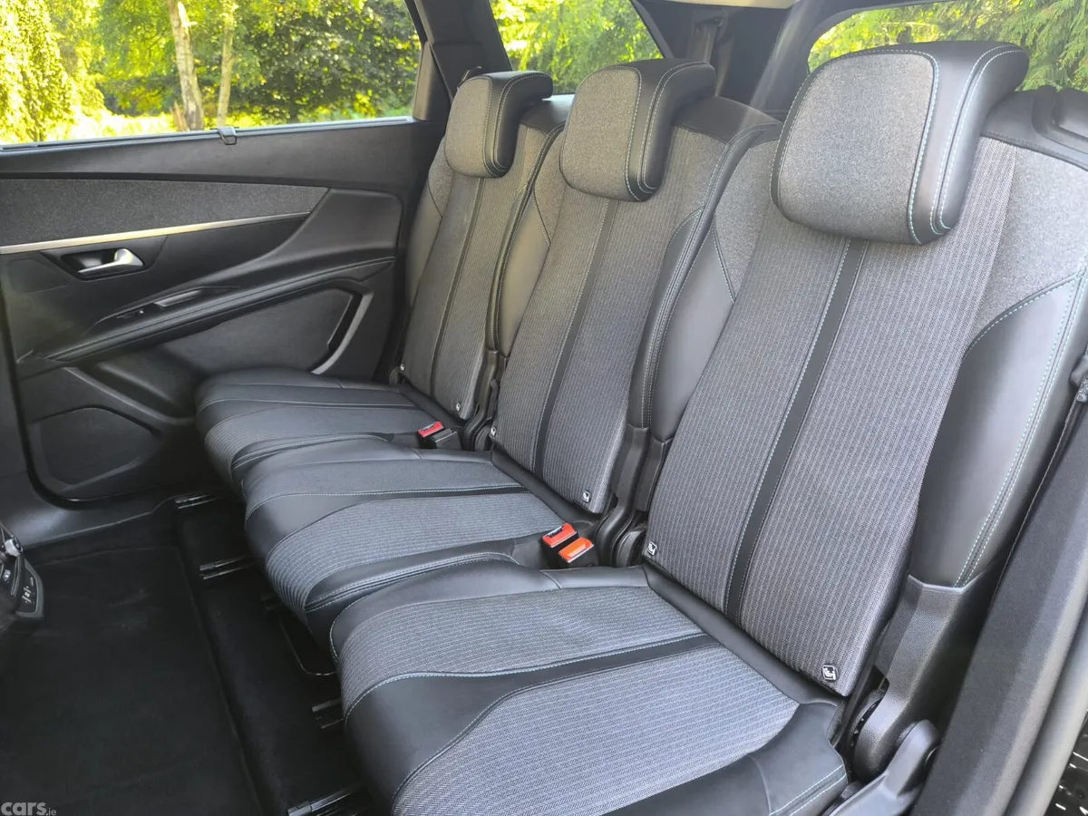 Peugeot 5008 MPV, Diesel, 2022, Black