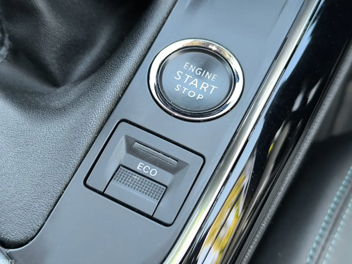 Peugeot 5008 MPV, Diesel, 2022, Black
