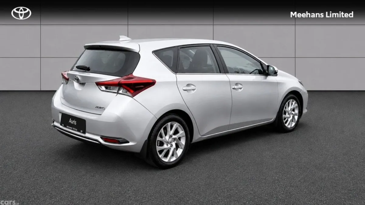 Toyota Auris Hatchback, Diesel, 2016, Silver