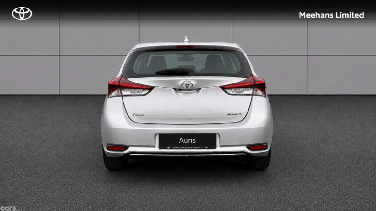 Toyota Auris Hatchback, Diesel, 2016, Silver