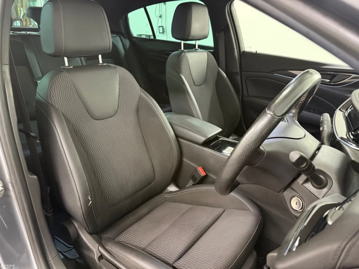 Opel Insignia Hatchback, Diesel, 2021, Grey