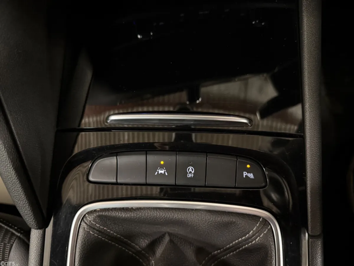 Opel Insignia Hatchback, Diesel, 2021, Grey