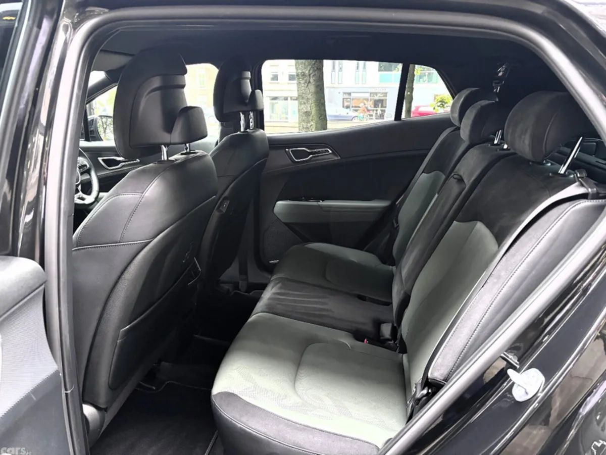 Kia Sportage MPV, Petrol Plug-in Hybrid, 2025, Black