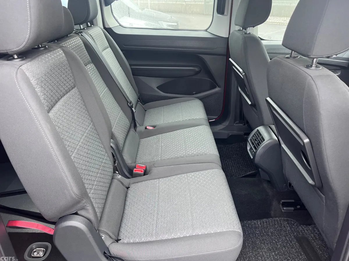 Ford Tourneo Connect MPV, Diesel, 2025, Red