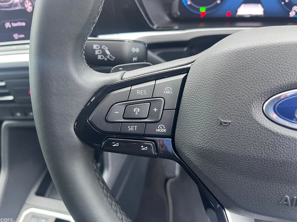 Ford Tourneo Connect MPV, Diesel, 2025, Red
