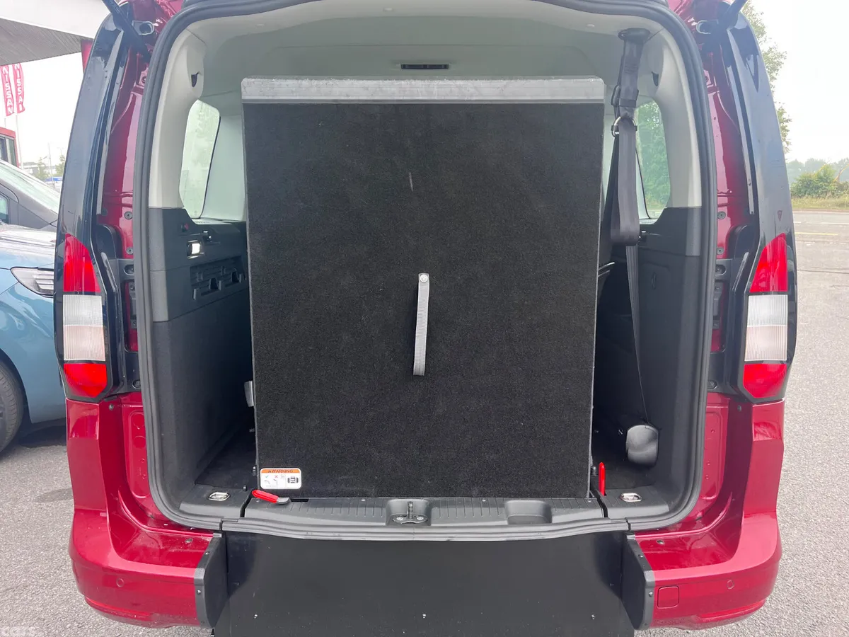 Ford Tourneo Connect MPV, Diesel, 2025, Red