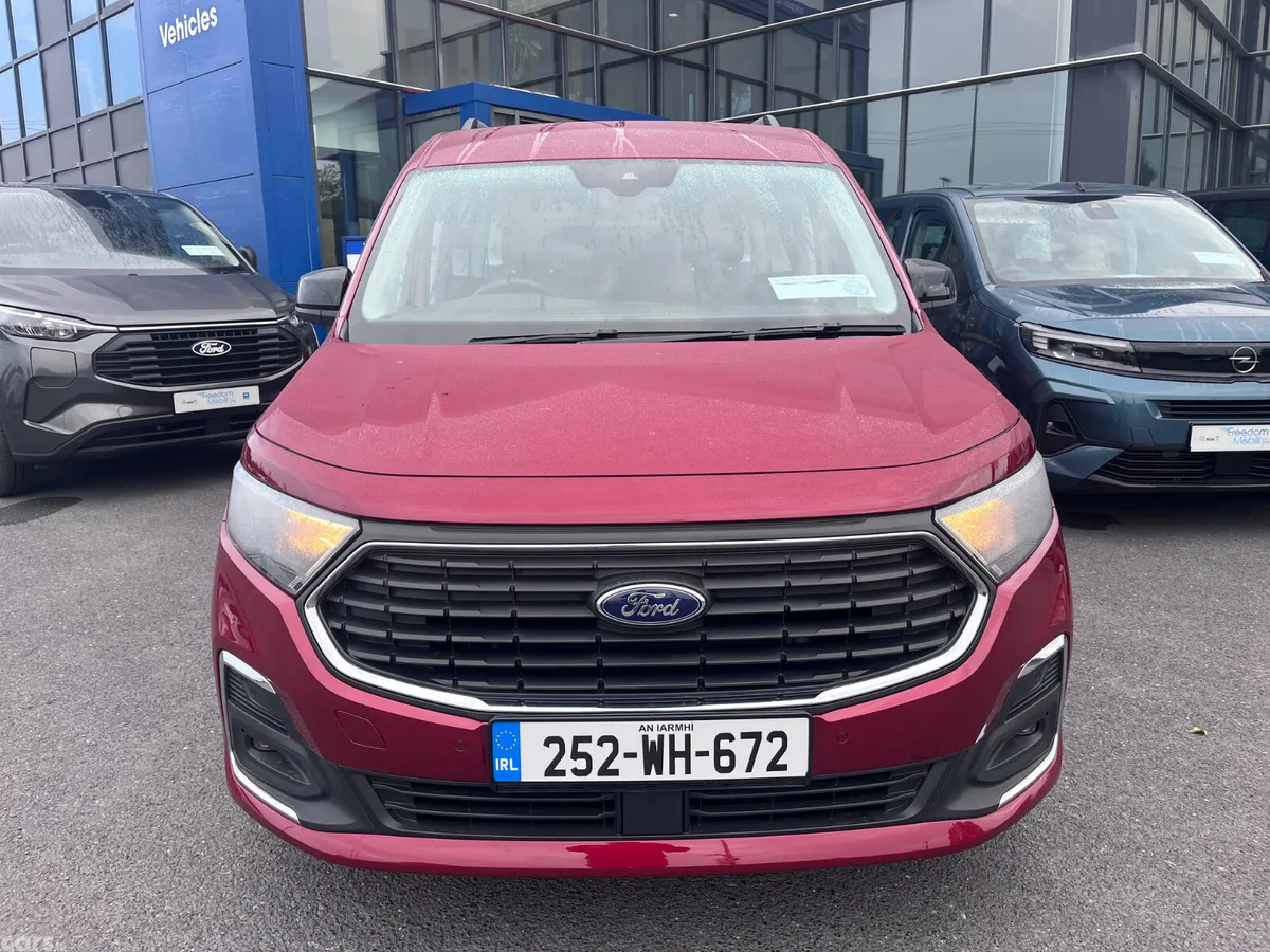 Ford Tourneo Connect MPV, Diesel, 2025, Red