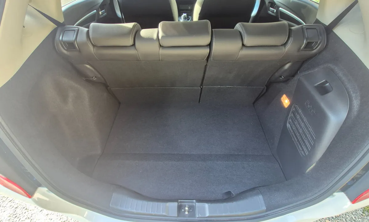 Honda Fit Hatchback, Petrol Hybrid, 2015, White