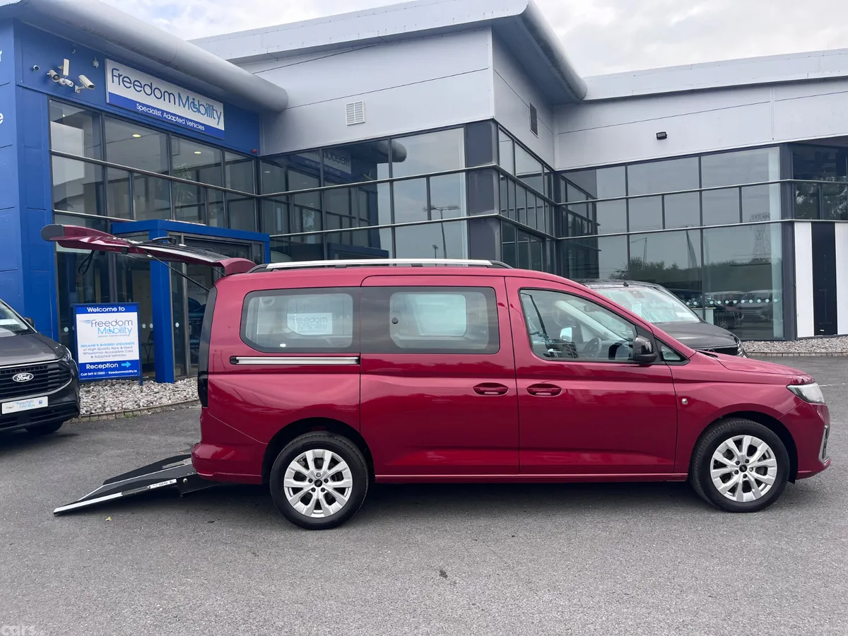 Ford Tourneo Connect MPV, Diesel, 2025, Red
