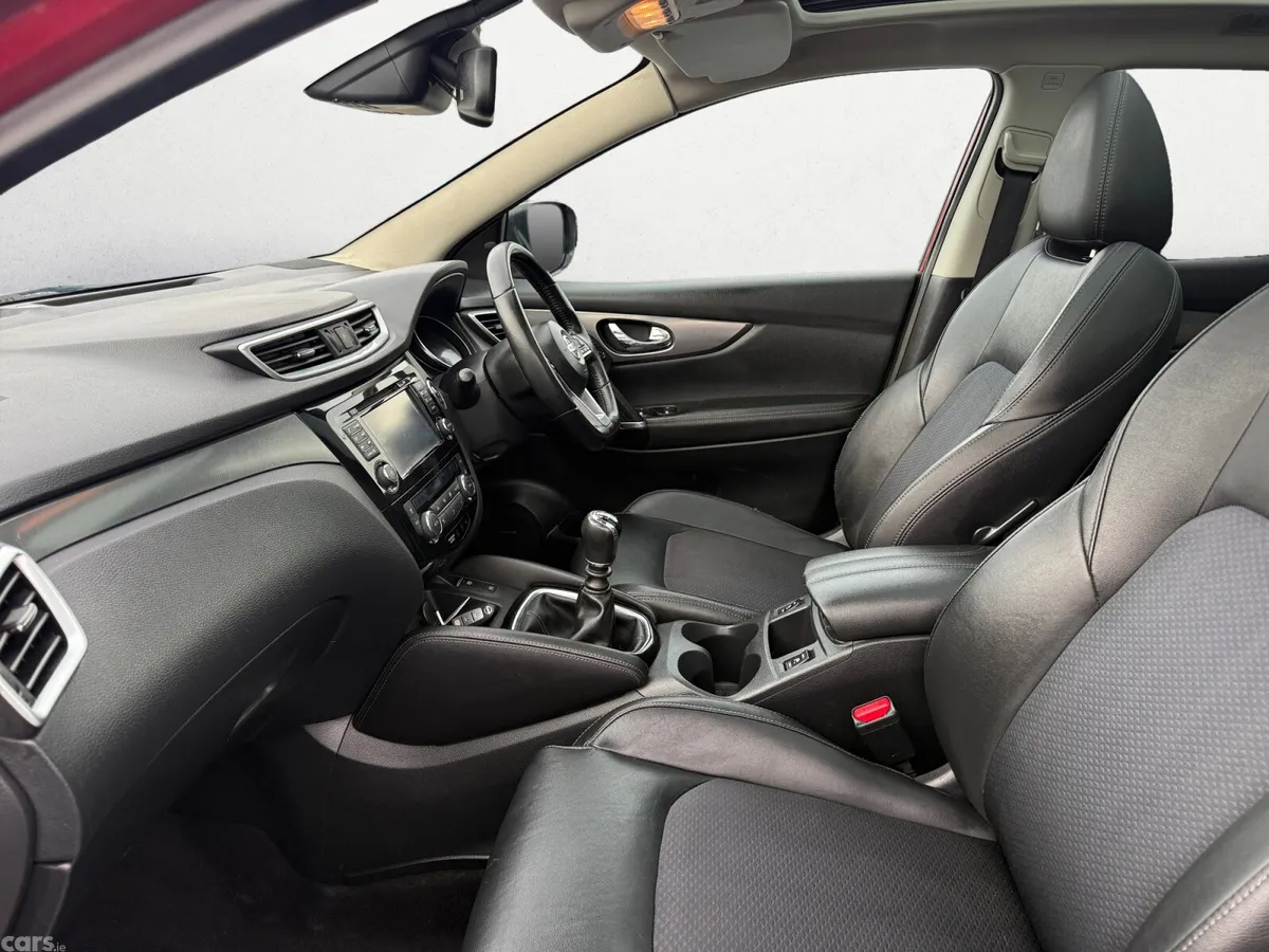 Nissan Qashqai SUV, Diesel, 2018, Red
