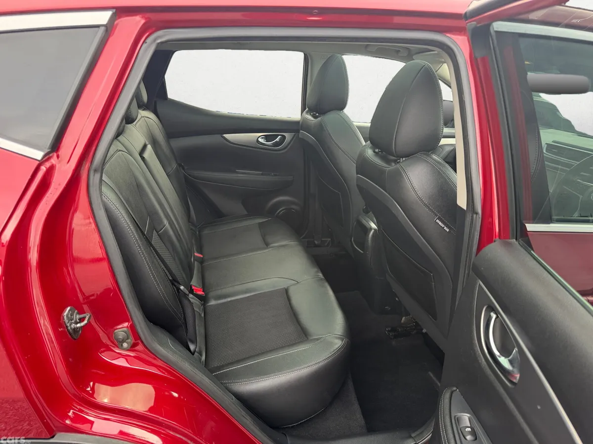 Nissan Qashqai SUV, Diesel, 2018, Red