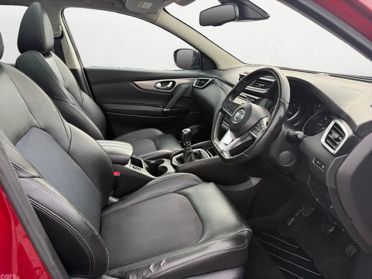 Nissan Qashqai SUV, Diesel, 2018, Red