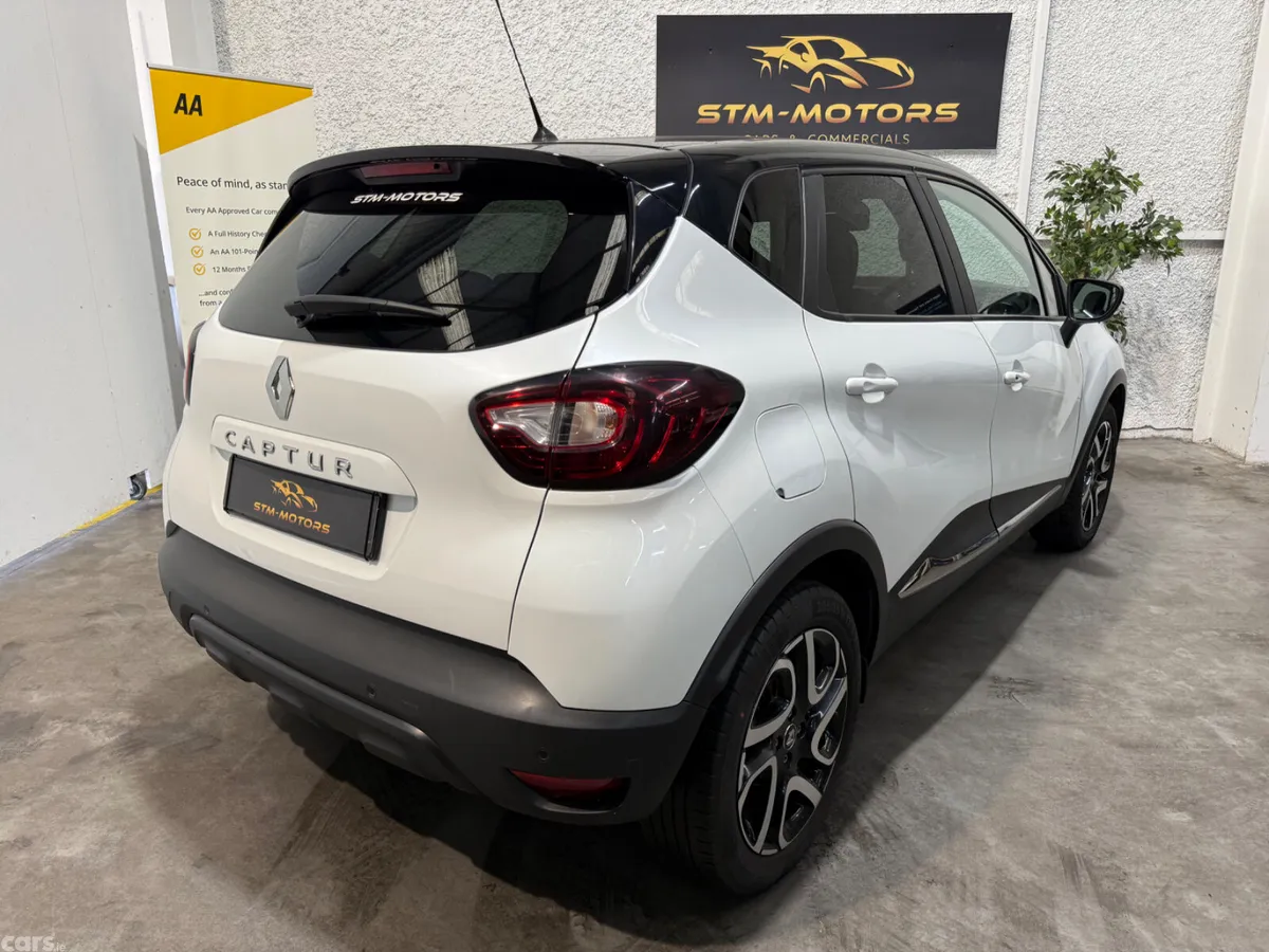Renault Captur Hatchback, Petrol, 2021, White