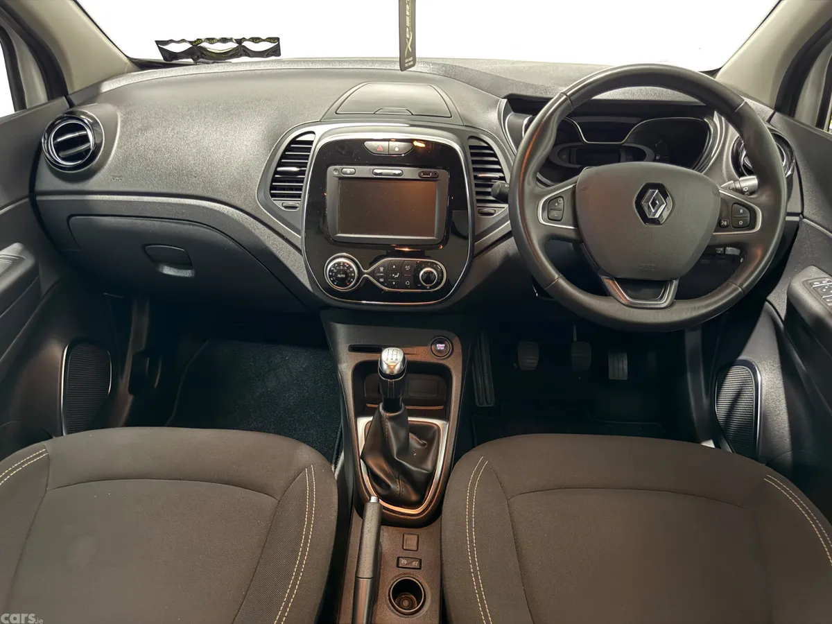Renault Captur Hatchback, Petrol, 2021, White
