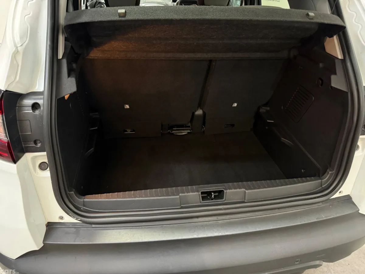 Renault Captur Hatchback, Petrol, 2021, White