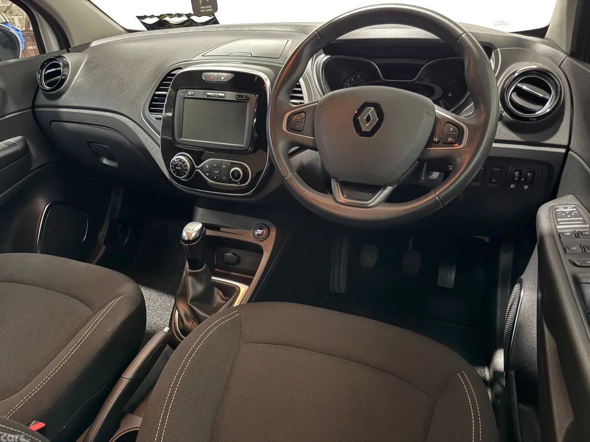 Renault Captur Hatchback, Petrol, 2021, White