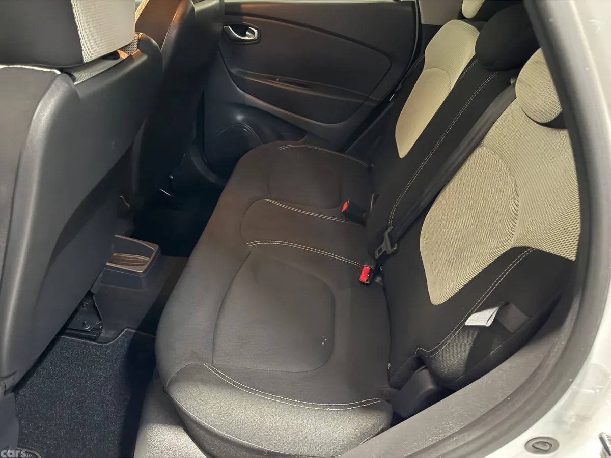 Renault Captur Hatchback, Petrol, 2021, White