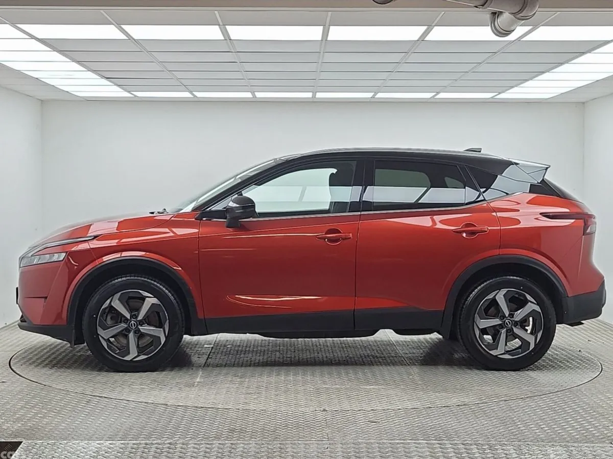 Nissan Qashqai MPV, Petrol, 2023, Orange