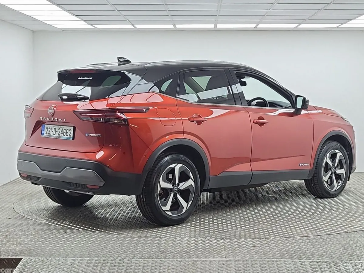 Nissan Qashqai MPV, Petrol, 2023, Orange